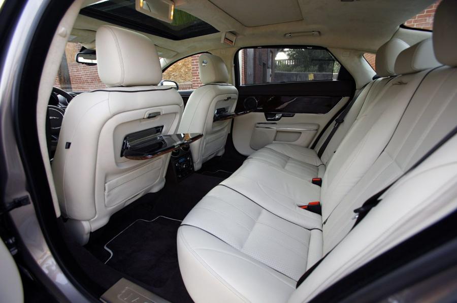  Jaguar XJL 2011 года  (фото 23 из 44)
